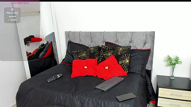 camila collins7 online show from 12/15/25, 01:04