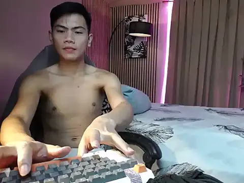 Snapshot of alex_cummer chatting on 10/27/25, 05:06 alex cummer online show from 10/27/25, 05:06