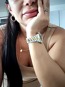 mia mancinii online show from 04/08/26, 05:24