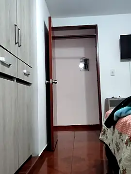 mia mancinii online show from 04/09/26, 02:33