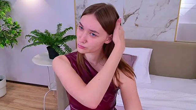 AmadaReine online show from 11/10/25, 04:17