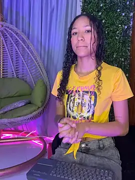 Kiara Zahiri   online show from 09/16/25, 11:00