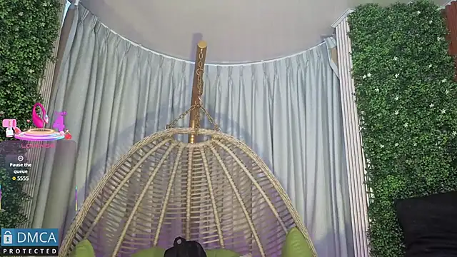 Kiara Zahiri   online show from 10/25/25, 10:56