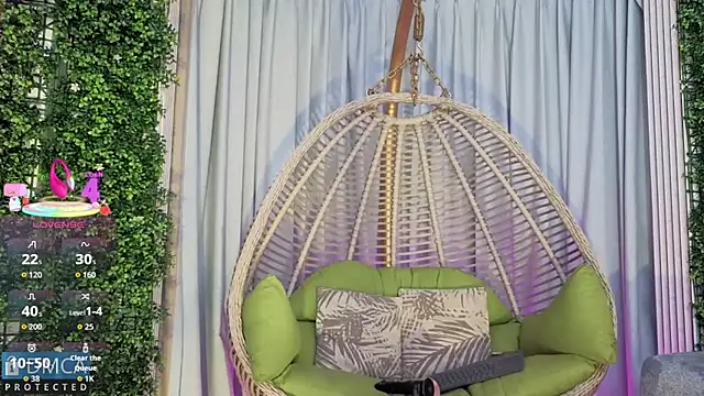 Kiara Zahiri   online show from 11/04/25, 11:09