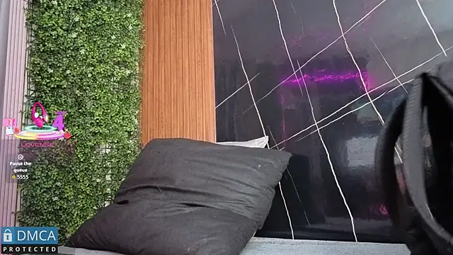 Kiara Zahiri   online show from 11/06/25, 11:11