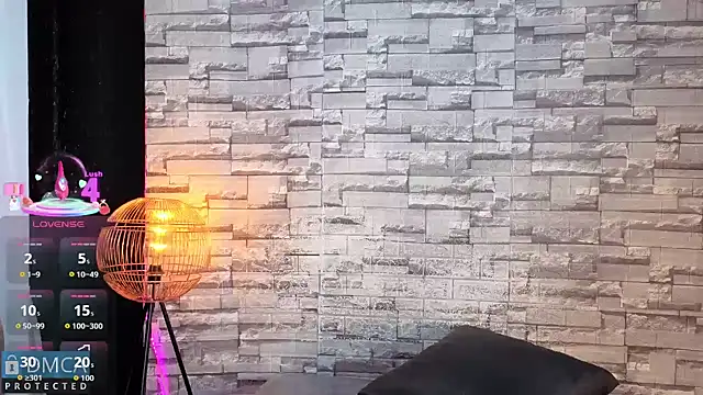 Kiara Zahiri   online show from 12/20/25, 11:17