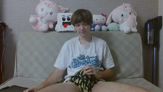 Snapshot of hilt_on_ chatting on 10/18/25, 07:42 hilt on online show from 10/18/25, 07:42