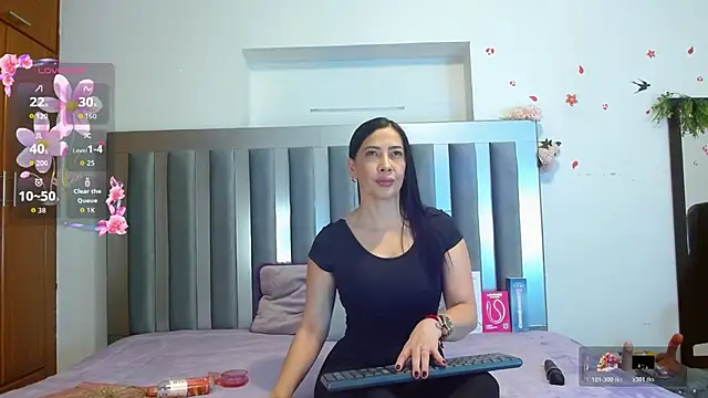 cortney tayler online show from 11/26/25, 01:56