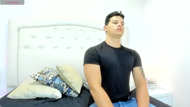 Snapshot of EclipseandFlame chatting on 09/18/25, 02:19 EclipseandFlame online show from 09/18/25, 02:19