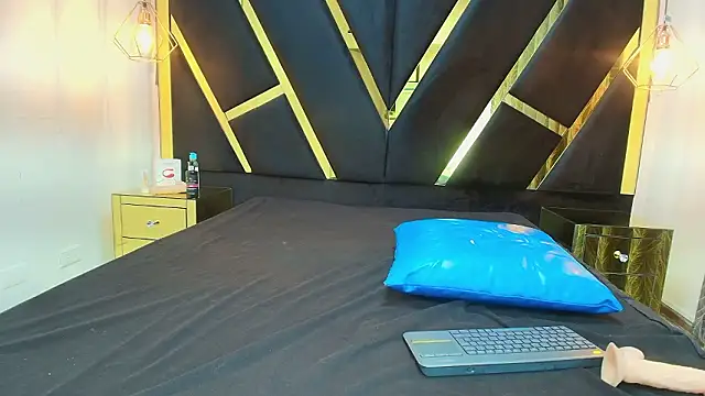 agatha fit online show from 03/18/26, 02:42