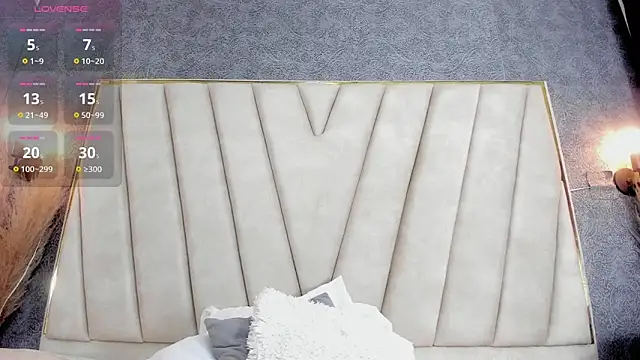 Snapshot of AlyssAlvarado chatting on 09/28/25, 02:39 AlyssAlvarado online show from 09/28/25, 02:39