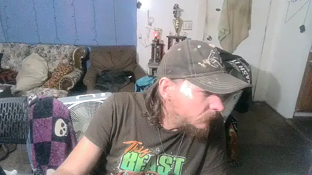 Snapshot of Poundtown1226 chatting on 09/11/25, 02:22 Poundtown1226 online show from 09/11/25, 02:22