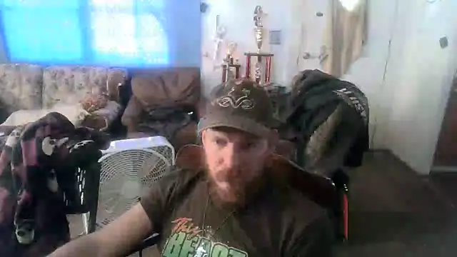 Snapshot of Poundtown1226 chatting on 09/11/25, 02:28 Poundtown1226 online show from 09/11/25, 02:28