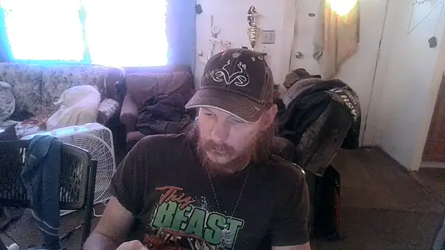 Snapshot of Poundtown1226 chatting on 09/16/25, 07:26 Poundtown1226 online show from 09/16/25, 07:26