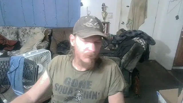 Snapshot of Poundtown1226 chatting on 09/28/25, 05:46 Poundtown1226 online show from 09/28/25, 05:46