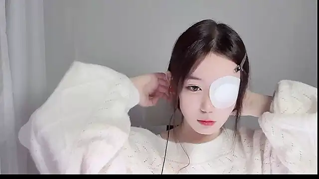 Xiao-runbao online show from 10/15/25, 01:33