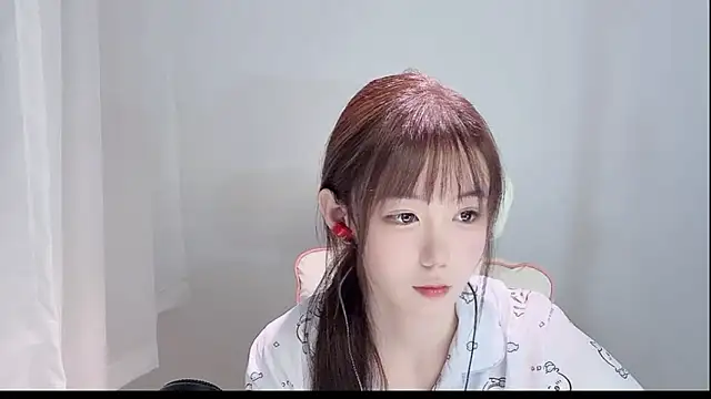 Xiao-runbao online show from 10/17/25, 02:30