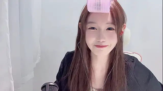 Xiao-runbao online show from 10/24/25, 02:13