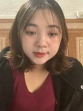 Snapshot of Lonnina chatting on 10/14/25, 02:12 Lonnina online show from 10/14/25, 02:12
