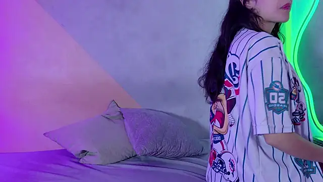 Snapshot of Laura_and_Kevin chatting on 09/18/25, 02:30 Laura and Kevin online show from 09/18/25, 02:30