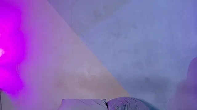 Snapshot of Laura_and_Kevin chatting on 09/21/25, 04:08 Laura and Kevin online show from 09/21/25, 04:08