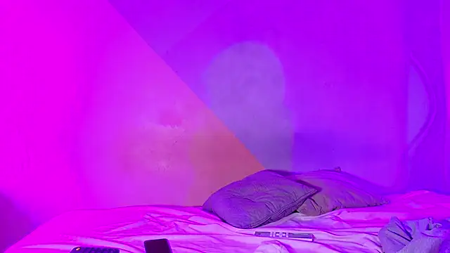 Snapshot of Laura_and_Kevin chatting on 10/02/25, 02:57 Laura and Kevin online show from 10/02/25, 02:57