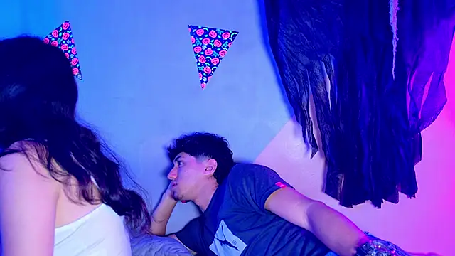 Snapshot of Laura_and_Kevin chatting on 10/23/25, 01:21 Laura and Kevin online show from 10/23/25, 01:21