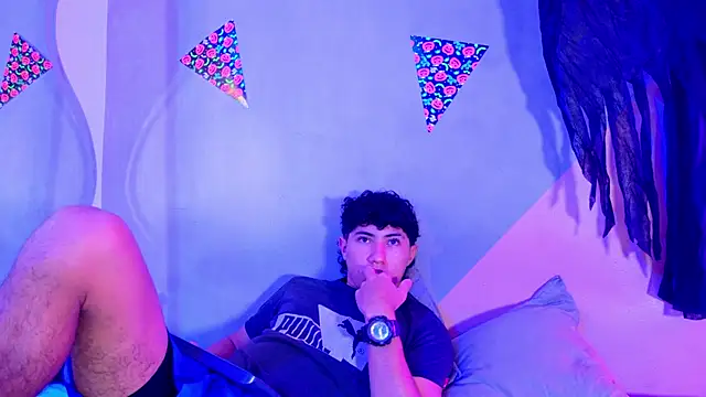 Snapshot of Laura_and_Kevin chatting on 10/26/25, 02:12 Laura and Kevin online show from 10/26/25, 02:12