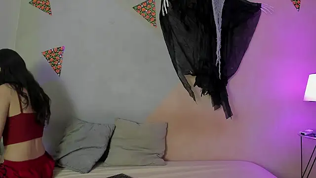 Snapshot of Laura_and_Kevin chatting on 11/10/25, 01:54 Laura and Kevin online show from 11/10/25, 01:54