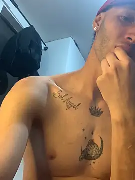 Snapshot of zoeandangel chatting on 10/29/25, 03:42 zoeandangel online show from 10/29/25, 03:42