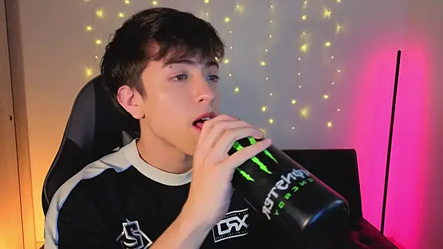 onlinenico online show from 12/04/25, 08:06