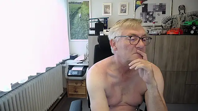 Snapshot of randyandy67 chatting on 09/09/25, 10:37 randyandy67 online show from 09/09/25, 10:37