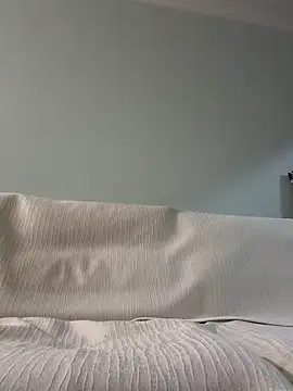 miniyellower online show from 10/25/25, 12:02