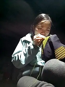 ngan-cute online show from 11/22/25, 03:44