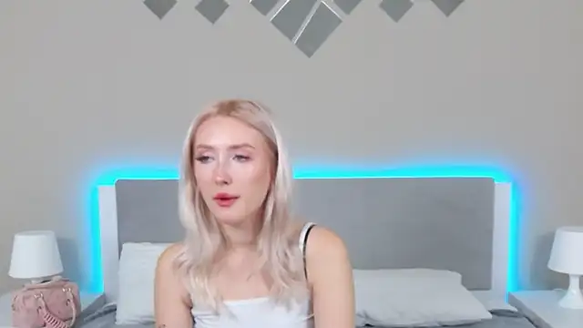 MarianeSun online show from 09/17/25, 04:03