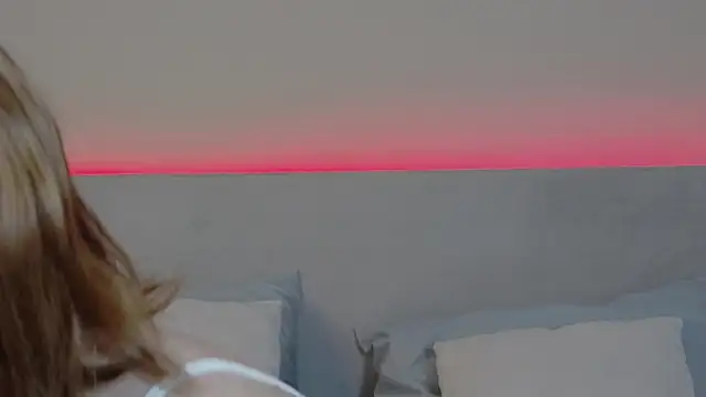Snapshot of MarianeSun chatting on 06/26/26, 03:44 MarianeSun online show from 06/26/26, 03:44