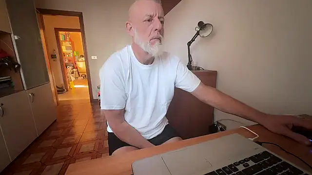 Snapshot of Pigna16PSRN chatting on 02/17/26, 08:00 Pigna16PSRN online show from 02/17/26, 08:00