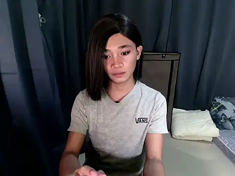 Snapshot of Petite_HugeCock chatting on 10/26/25, 12:22 Petite HugeCock online show from 10/26/25, 12:22