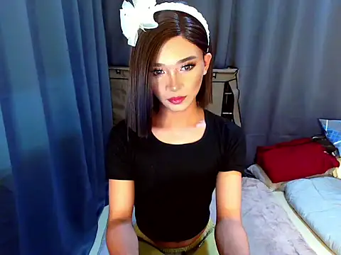 Snapshot of Petite_HugeCock chatting on 12/16/25, 06:46 Petite HugeCock online show from 12/16/25, 06:46