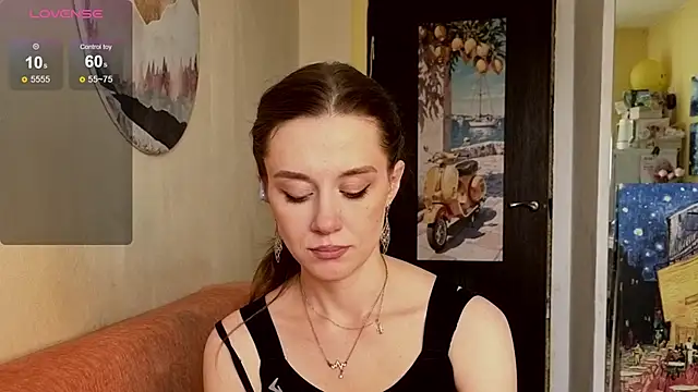 Snapshot of SkyHelen chatting on 06/12/26, 09:08 SkyHelen online show from 06/12/26, 09:08