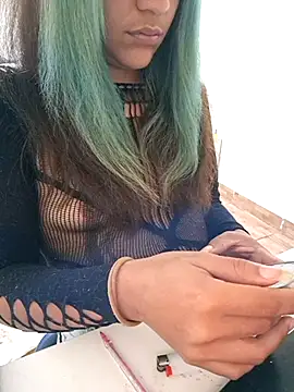 euahotmarii20 online show from 10/18/25, 02:58