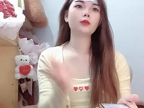 Snapshot of Pony898 chatting on 10/28/25, 01:25 Pony898 online show from 10/28/25, 01:25