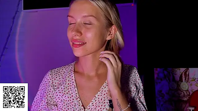 ElysiaXo online show from 11/10/25, 10:42