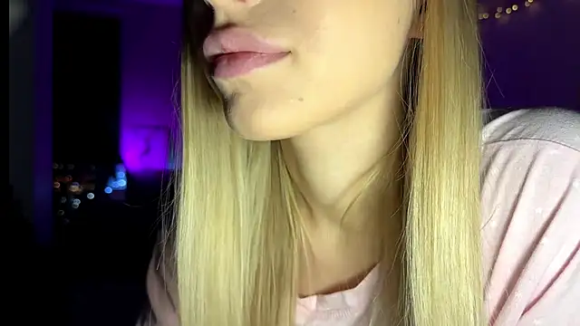 ElysiaXo online show from 12/18/25, 10:16