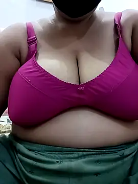 Snapshot of Rakhi_sawant143 chatting on 09/11/25, 12:44 Rakhi sawant143 online show from 09/11/25, 12:44