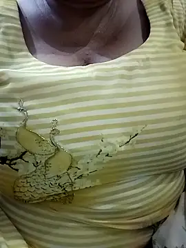 Snapshot of Rakhi_sawant143 chatting on 10/12/25, 04:28 Rakhi sawant143 online show from 10/12/25, 04:28