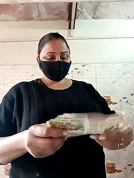 Rakhi sawant143 online show from 11/24/25, 03:06