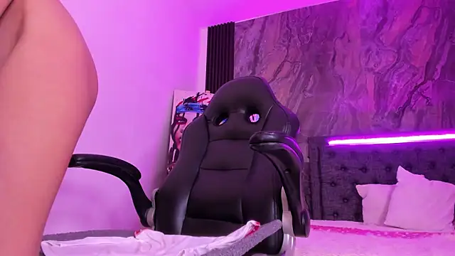 Mia Clay1 online show from 04/17/26, 08:34