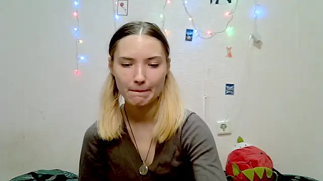  kikiclark   online show from 09/20/25, 08:43