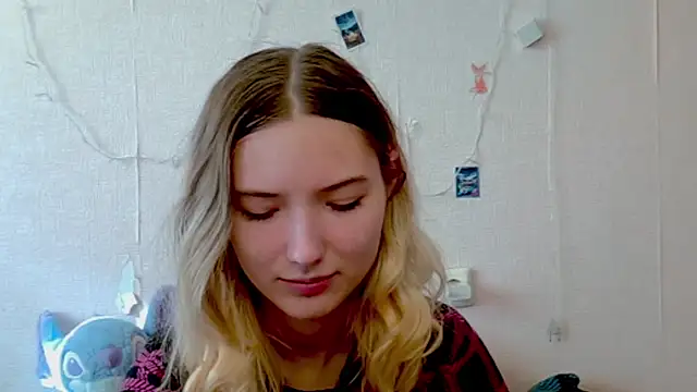  kikiclark   online show from 10/04/25, 08:56